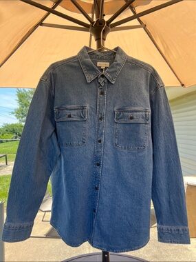 Casual Men's Blue Denim Button-Down Shirt - Classic Pocket Front